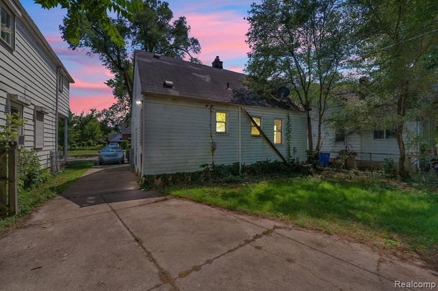 25948 Mcdonald Street, Dearborn Heights, MI 48125