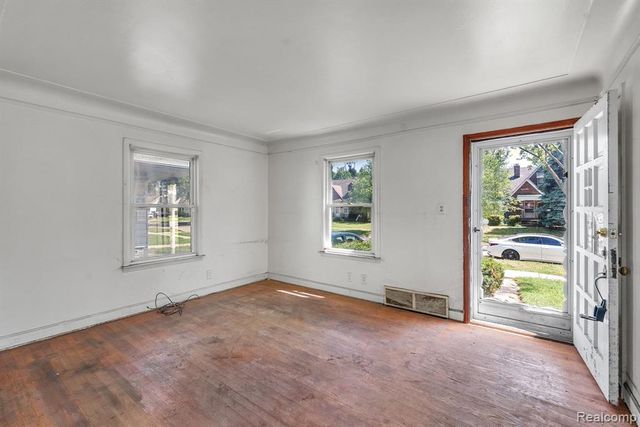 25948 Mcdonald Street, Dearborn Heights, MI 48125