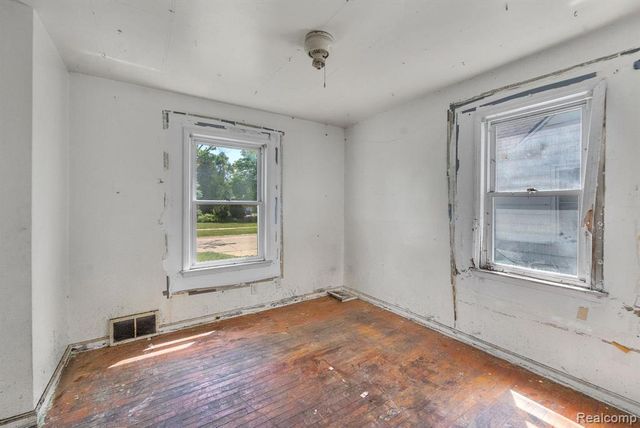 25948 Mcdonald Street, Dearborn Heights, MI 48125