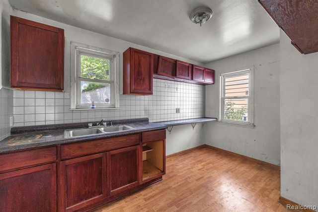 25948 Mcdonald Street, Dearborn Heights, MI 48125