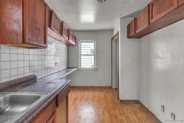 25948 Mcdonald Street, Dearborn Heights, MI 48125