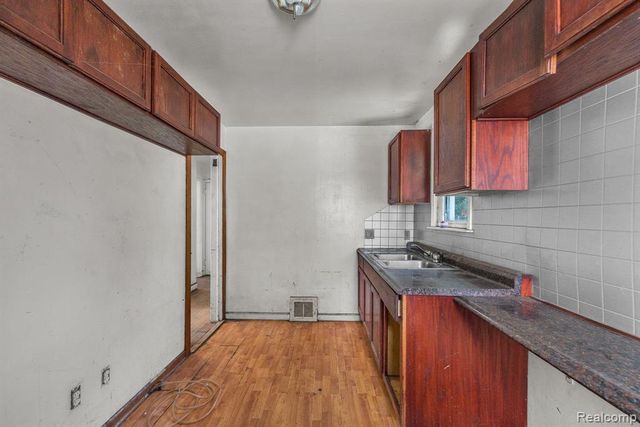 25948 Mcdonald Street, Dearborn Heights, MI 48125