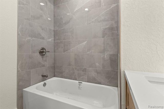 1129 E Harry Avenue, Hazel Park, MI 48030