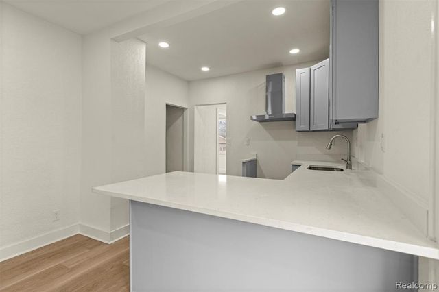 1129 E Harry Avenue, Hazel Park, MI 48030