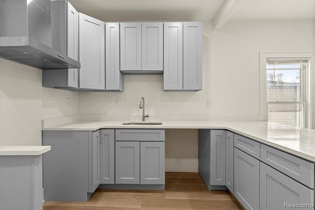 1129 E Harry Avenue, Hazel Park, MI 48030