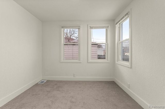 1129 E Harry Avenue, Hazel Park, MI 48030