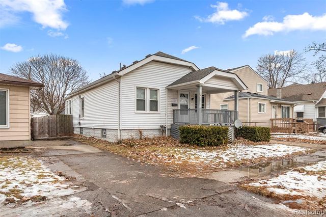 1129 E Harry Avenue, Hazel Park, MI 48030