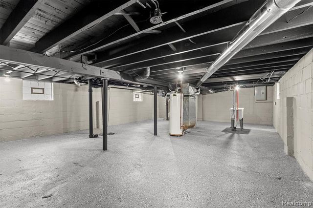 1129 E Harry Avenue, Hazel Park, MI 48030