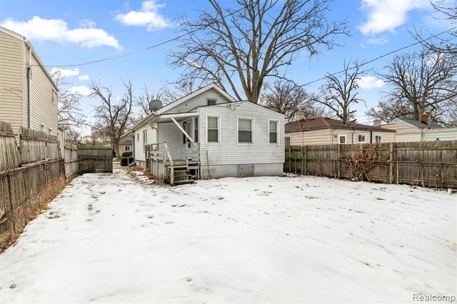 1129 E Harry Avenue, Hazel Park, MI 48030