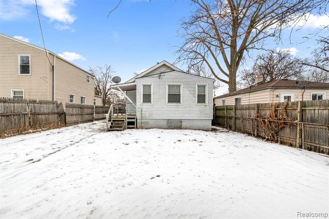 1129 E Harry Avenue, Hazel Park, MI 48030