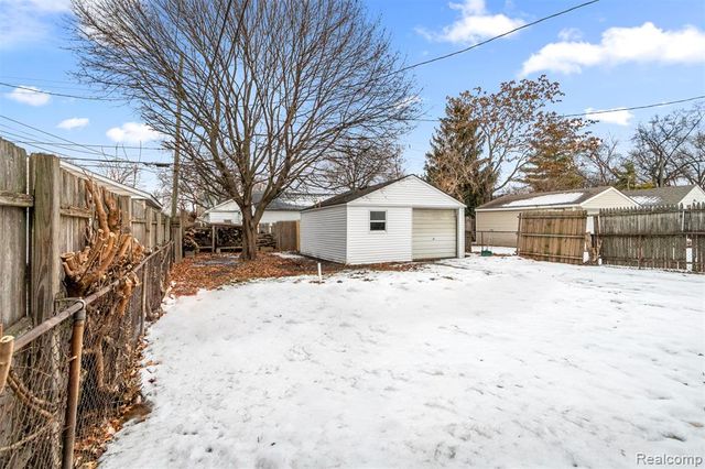 1129 E Harry Avenue, Hazel Park, MI 48030