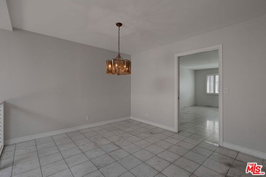 Image 11 of property listing at 13050 Maxella Avenue 2, Los Angeles, CA 90292