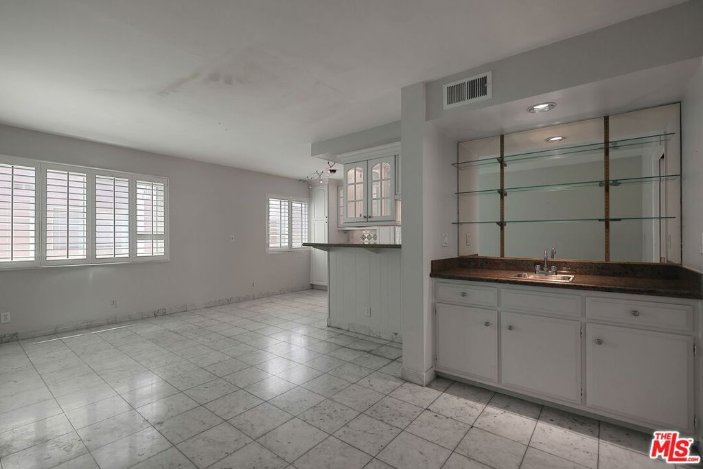 Image 13 of property listing at 13050 Maxella Avenue 2, Los Angeles, CA 90292
