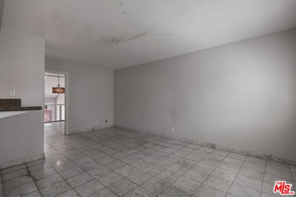 Image 15 of property listing at 13050 Maxella Avenue 2, Los Angeles, CA 90292