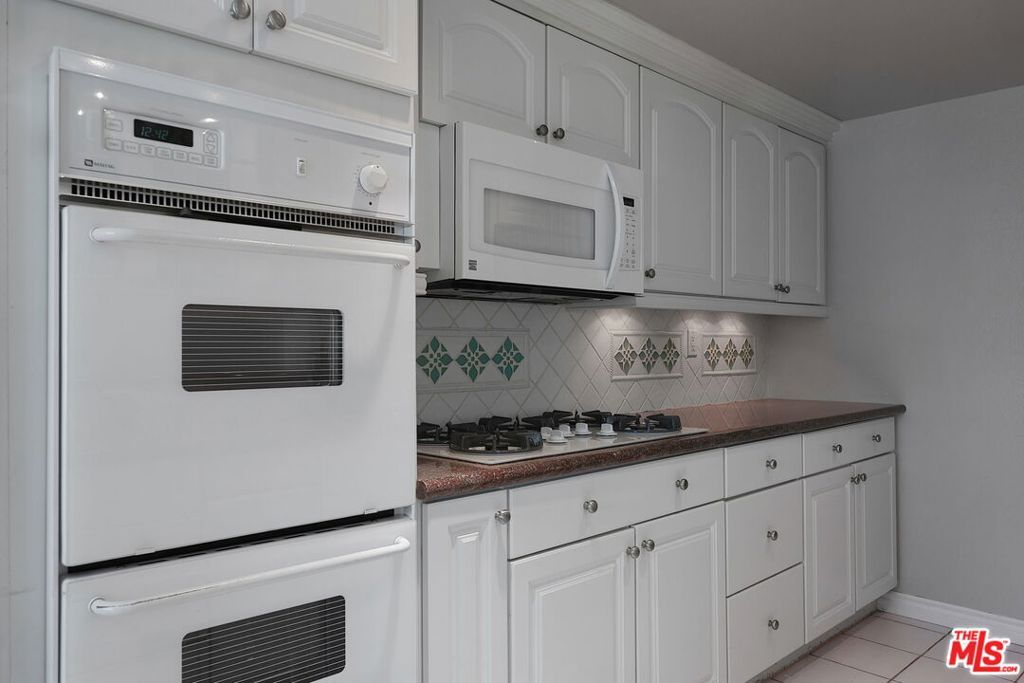 Image 19 of property listing at 13050 Maxella Avenue 2, Los Angeles, CA 90292