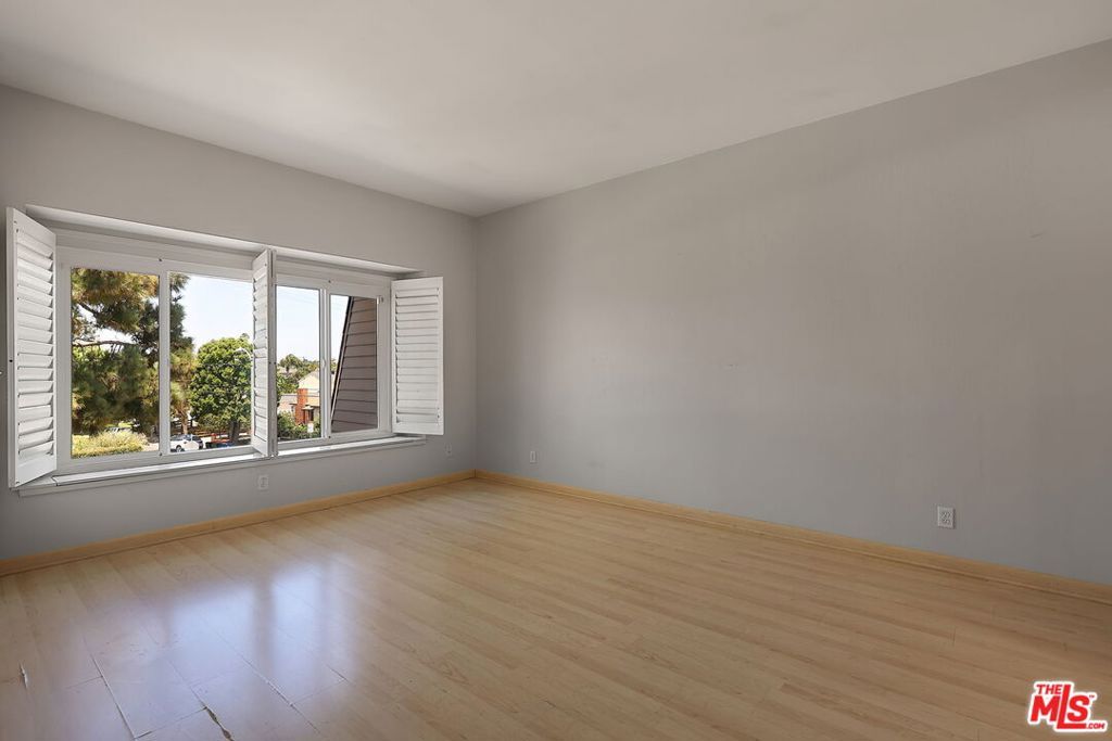 Image 22 of property listing at 13050 Maxella Avenue 2, Los Angeles, CA 90292