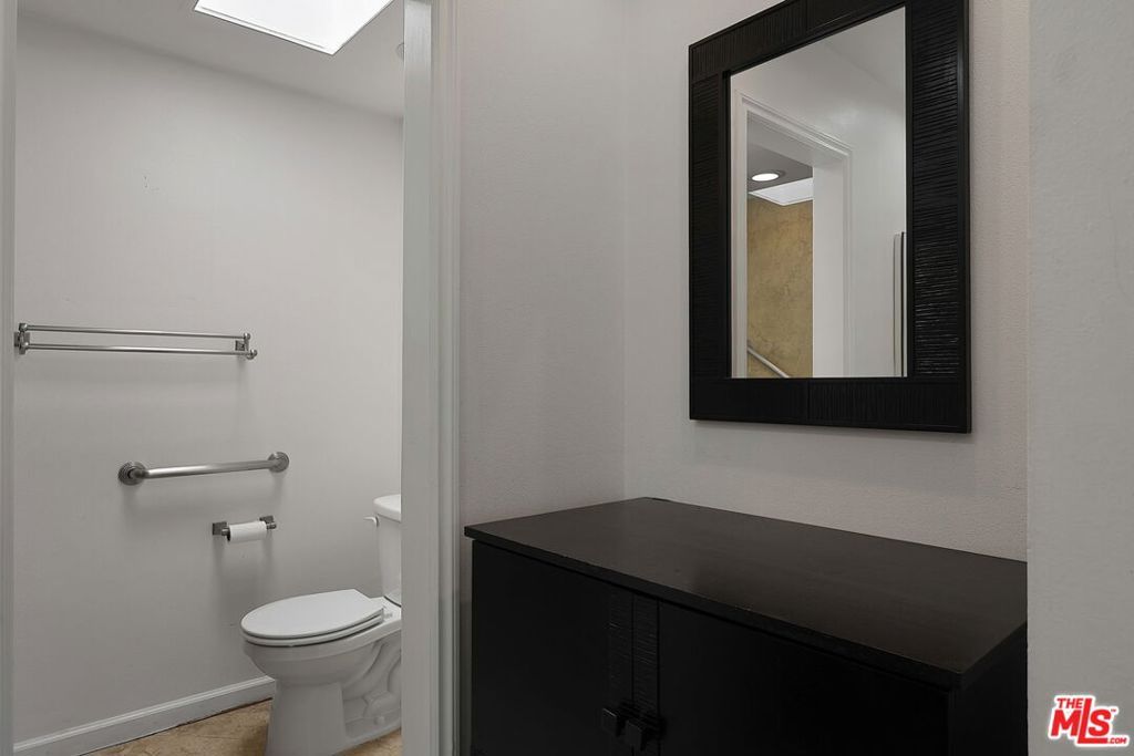 Image 25 of property listing at 13050 Maxella Avenue 2, Los Angeles, CA 90292