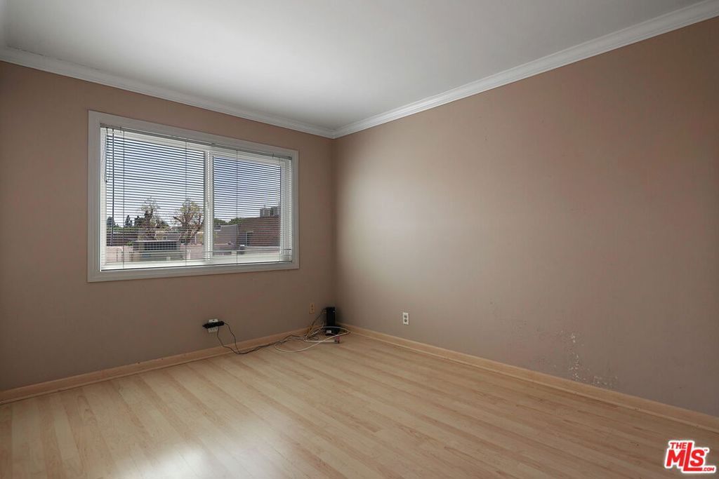 Image 27 of property listing at 13050 Maxella Avenue 2, Los Angeles, CA 90292