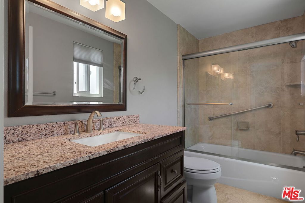 Image 28 of property listing at 13050 Maxella Avenue 2, Los Angeles, CA 90292