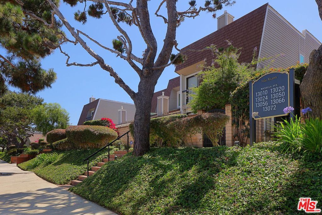 Image 2 of property listing at 13050 Maxella Avenue 2, Los Angeles, CA 90292