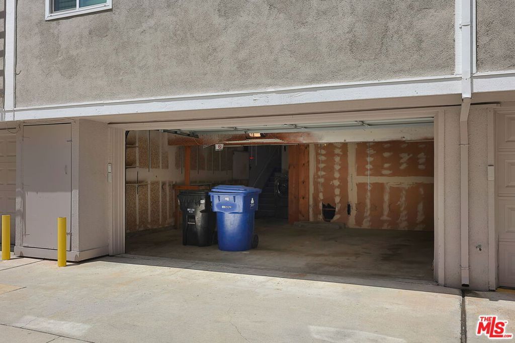 Image 29 of property listing at 13050 Maxella Avenue 2, Los Angeles, CA 90292