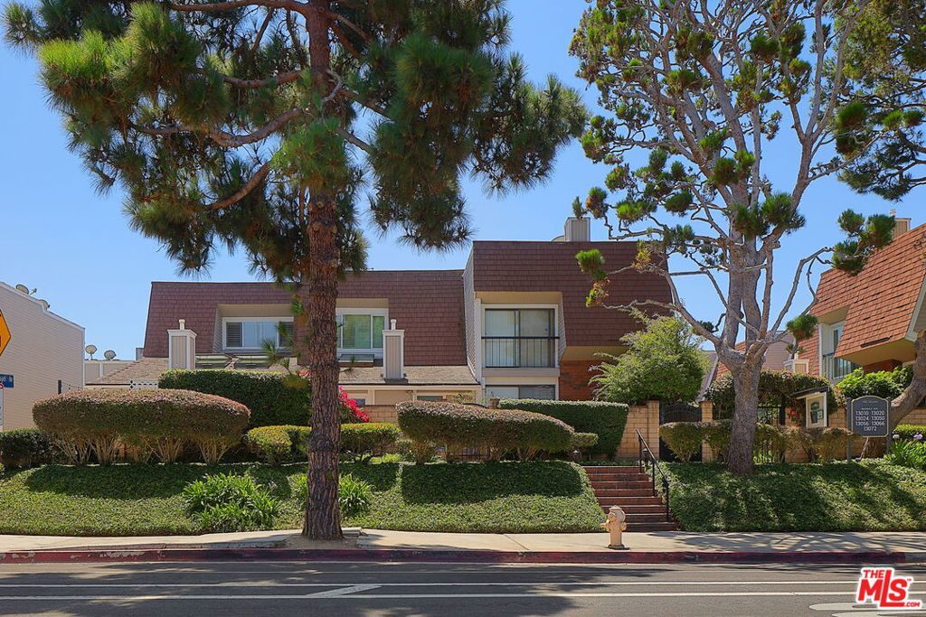 Image 36 of property listing at 13050 Maxella Avenue 2, Los Angeles, CA 90292