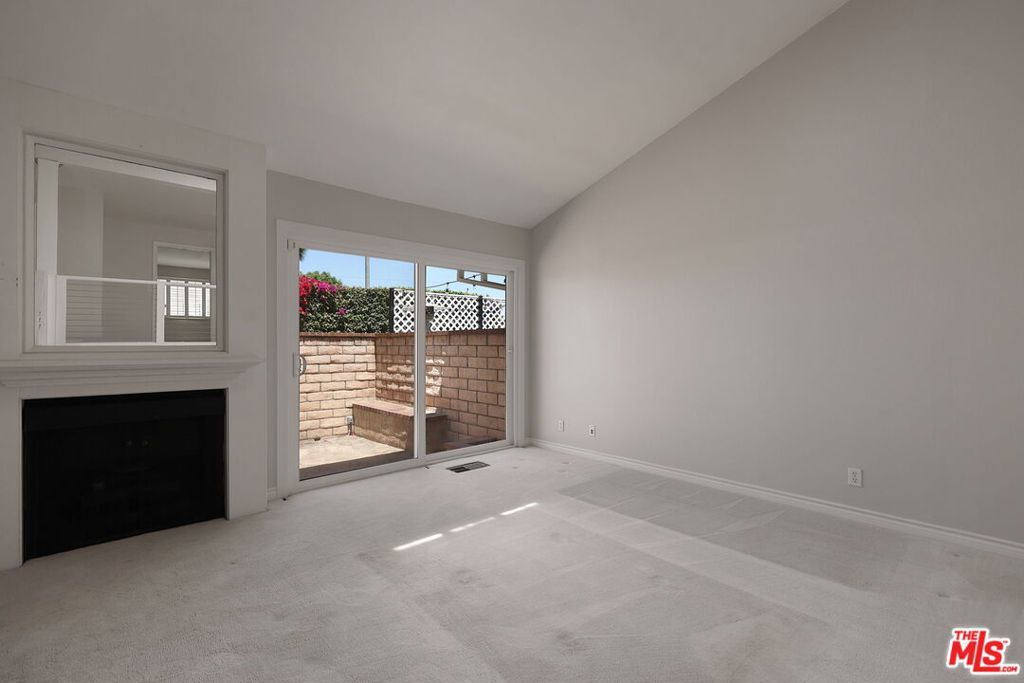 Image 7 of property listing at 13050 Maxella Avenue 2, Los Angeles, CA 90292