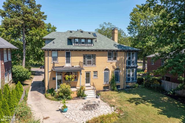 1319 Balfour Street, Grosse Pointe Park, MI 48230
