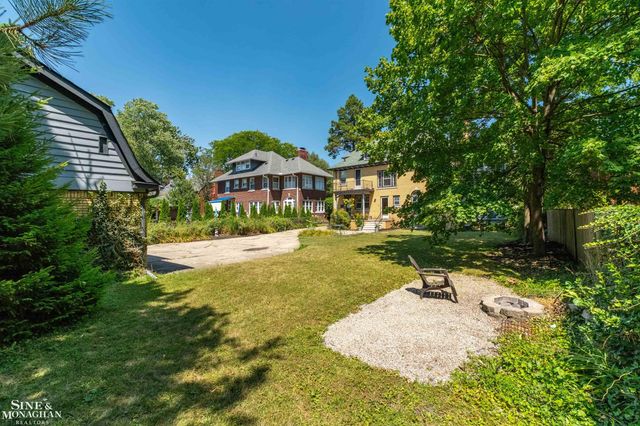 1319 Balfour Street, Grosse Pointe Park, MI 48230