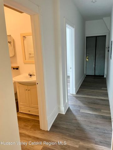 426 Warren Street 3, Hudson, NY 12534