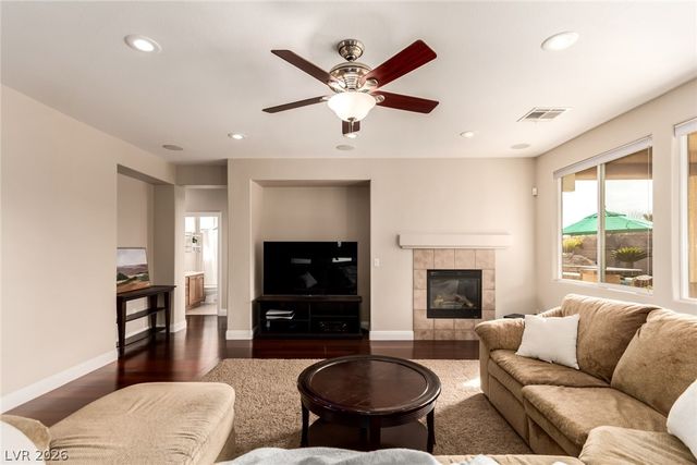 8621 Rhonda Blake Avenue, Las Vegas, NV 89143