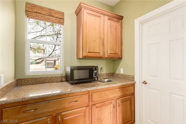 8621 Rhonda Blake Avenue, Las Vegas, NV 89143