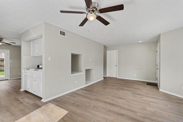 17815 S Cypress Villas Drive, Spring, TX 77379