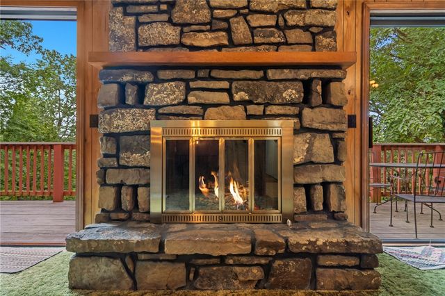 17 Devizis Drive, Bella Vista, AR 72714