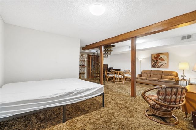 17 Devizis Drive, Bella Vista, AR 72714