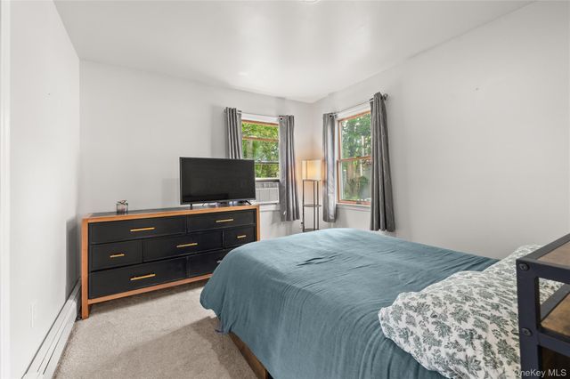 634 Myrtle Avenue, West Islip, NY 11795