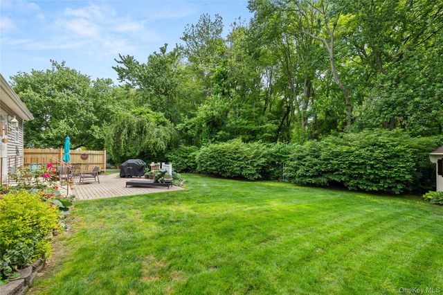 634 Myrtle Avenue, West Islip, NY 11795