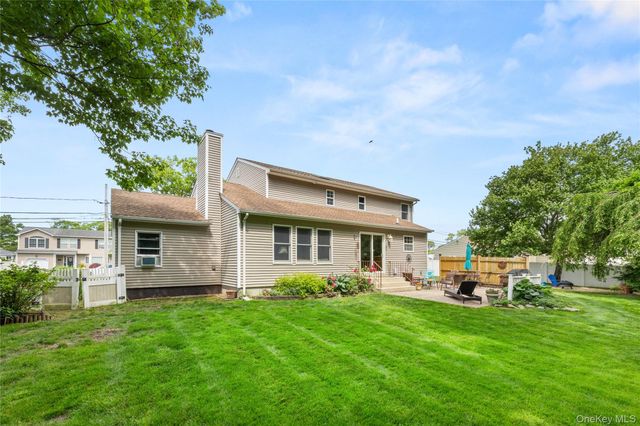 634 Myrtle Avenue, West Islip, NY 11795