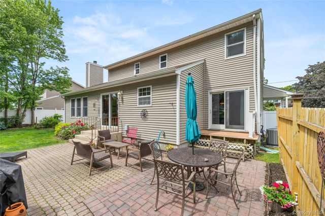 634 Myrtle Avenue, West Islip, NY 11795