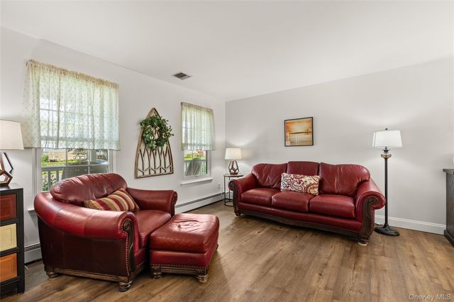 634 Myrtle Avenue, West Islip, NY 11795