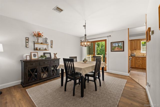634 Myrtle Avenue, West Islip, NY 11795