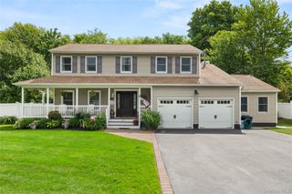 634 Myrtle Avenue, West Islip, NY 11795