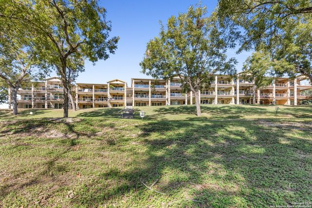 540 River Run Apt 213, New Braunfels, TX 78132