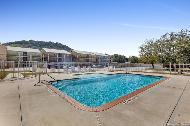 540 River Run Apt 213, New Braunfels, TX 78132