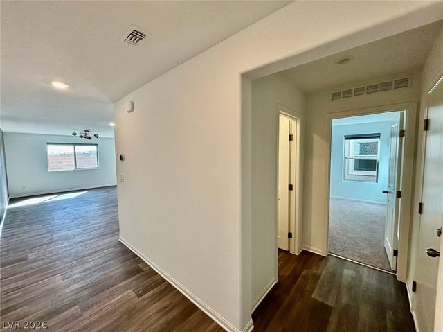 6068 Swift Lariat Street, Las Vegas, NV 89113