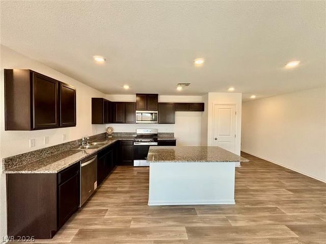 6068 Swift Lariat Street, Las Vegas, NV 89113