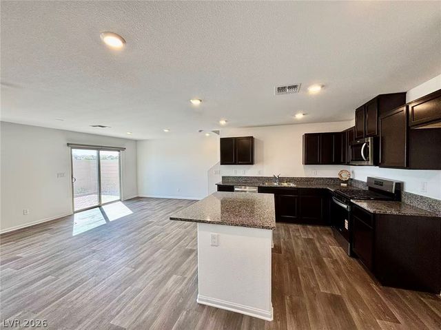 6068 Swift Lariat Street, Las Vegas, NV 89113