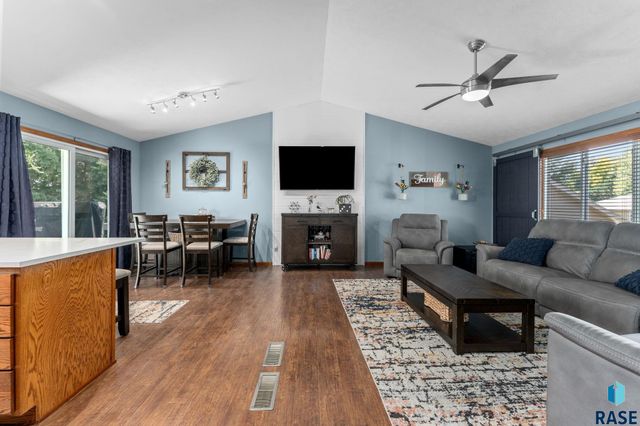 5216 S Arden Ave Avenue, Sioux Falls, SD 57108