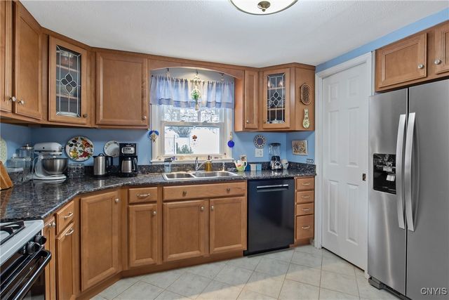 4199 Milton Avenue, Camillus, NY 13031