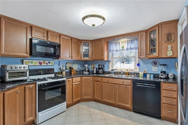 4199 Milton Avenue, Camillus, NY 13031